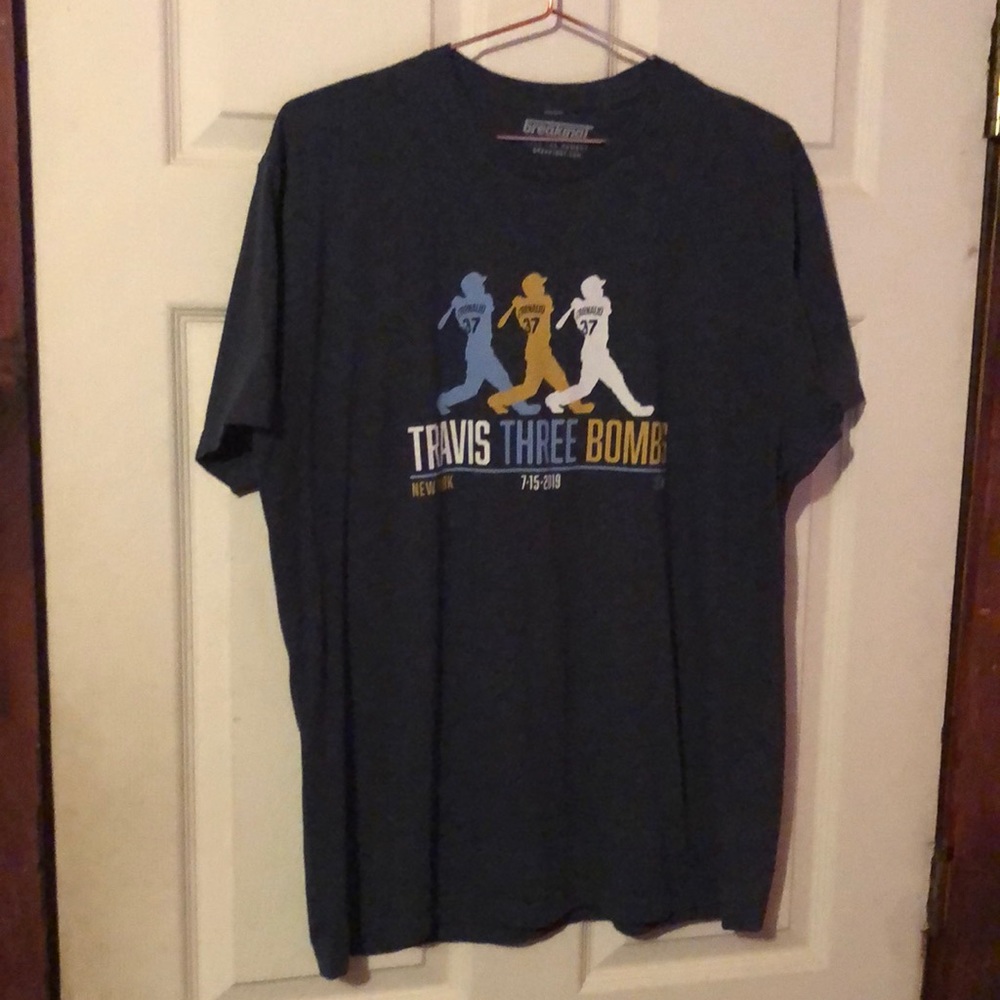 Travis D’Arnaud Travis Three Bombs July 2019 Atlanta Braves T-Shirt Mens Large L